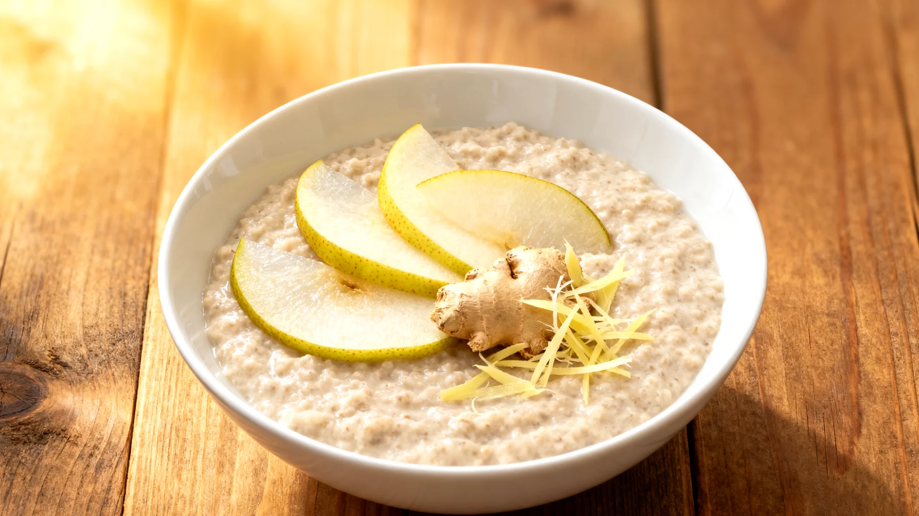 Flohsamenschalen-Pudding mit Birne und Ingwer"