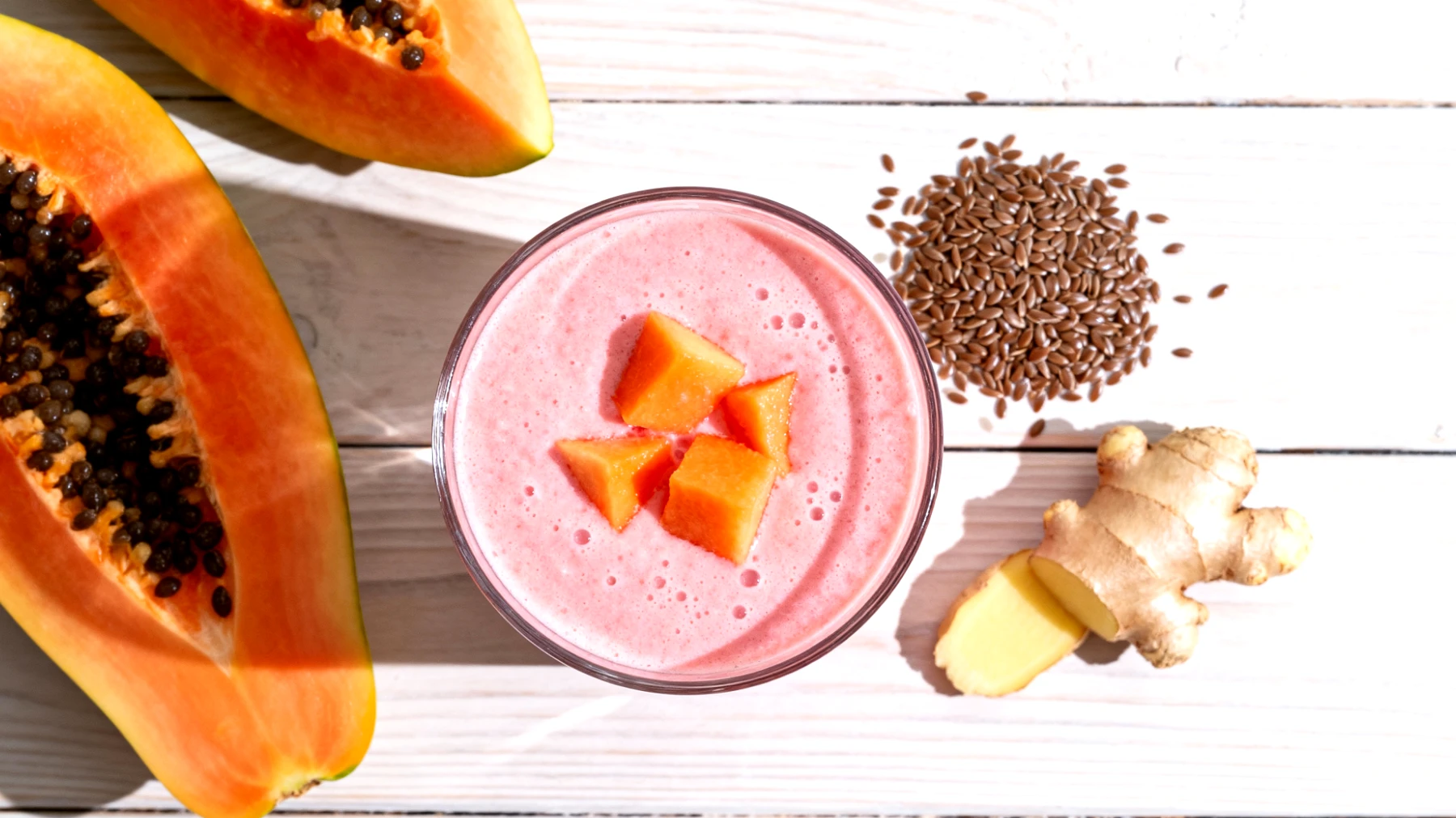 Kefir-Smoothie mit Leinsamen, Papaya und Ingwer"
